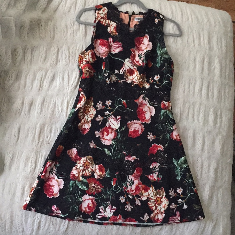 Chelsea28 Floral Dress